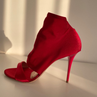 Елегантна червена обувка от стегната материя ( ликра) петата на обувките е подсилена. Тест и преглед, снимка 2 - Дамски обувки на ток - 36252177