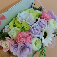Свежа кутия книга📖 със сапунени цветя подходяща за учители📚 и за всеки ваш специален повод, снимка 6 - Подаръци за жени - 40950776