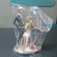 Продавам чисто нова декоративна статуетка на младоженци-много красива, снимка 8 - Колекции - 42238938