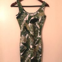 Нова H&M къса рокля XS тропическа бяла зелена, снимка 2 - Рокли - 41344677