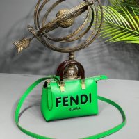 Мини чанта Fendi, снимка 7 - Чанти - 41321770