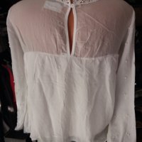 ИЗКЛЮЧИТЕЛНО КРАСИВА бяла блуза с шифонени ръкави и перлички, снимка 3 - Ризи - 35927992