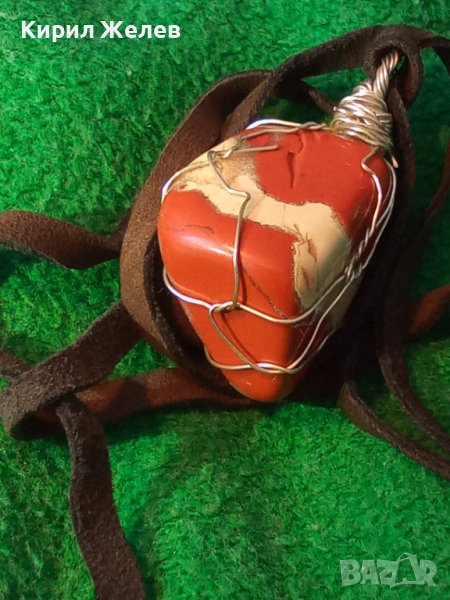 КРАСИВ ВИНТИДЖ - АРТ МЕДАЛЬОН НАТУРАЛЕН КАМЪК ЯСПИС с ШНУРЧЕ от ВЕЛУР 21533, снимка 1