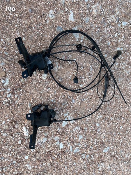 Заключалки преден капак Ауди А8, снимка 1