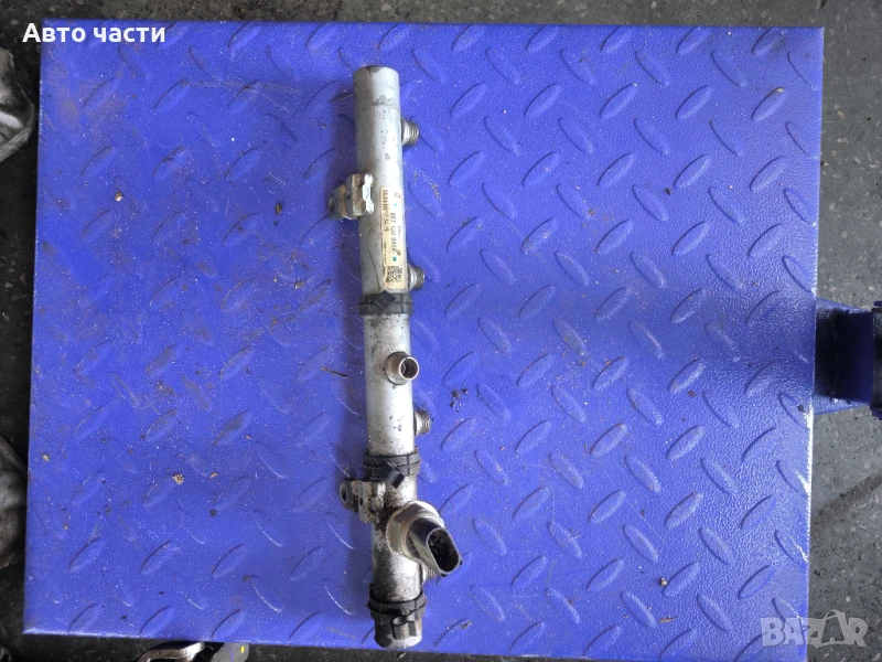 Горивна рейка лява Audi Q7 4.2 TDI V8 326 конски сили 057130089K, снимка 1