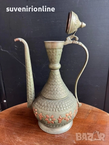 старинен ибрик кравиран, снимка 2 - Антикварни и старинни предмети - 51669165