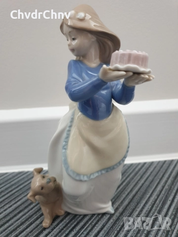 NAO Lladro статуетка 19см/НАО ЛАДРО испанска порцеланова фигура/момиче с торта и куче, снимка 2 - Статуетки - 51500261