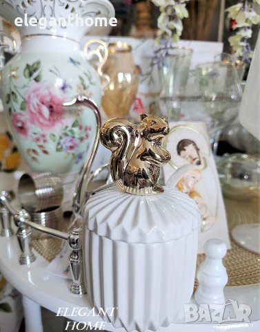 Порцеланова бонбониера/бурканче/захарница със златна фигурка, снимка 2 - Други - 41872615