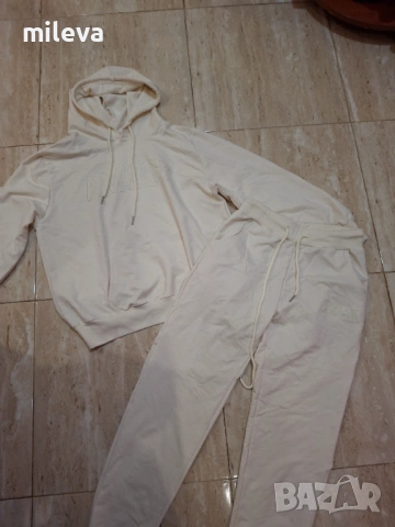 Дамски спортен комплект