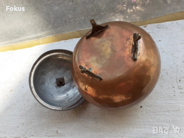 Страхотен кован меден съд с бронзов обков масивен и качество, снимка 3 - Антикварни и старинни предмети - 53490729