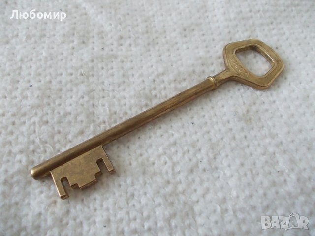 Стар бронзов ключ SILCA, снимка 1 - Антикварни и старинни предмети - 42065553
