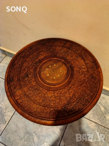 Прекрасна Дървена Масичка-Дърворезба, снимка 2 - Антикварни и старинни предмети - 52029069