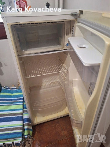 Хладилник , снимка 2 - Хладилници - 53329127