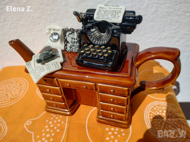 Голям, подписан чайник на Paul Cardew Бюро на криминален автор, снимка 3 - Декорация за дома - 53844772