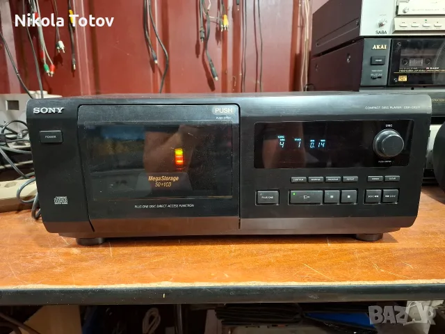 Продава се compact disk player Sony CDP-CX571. 