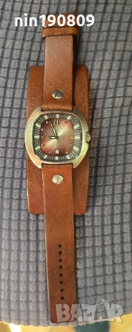 мъжки часовник Fossil с кафява кожена каишка „маншет“.