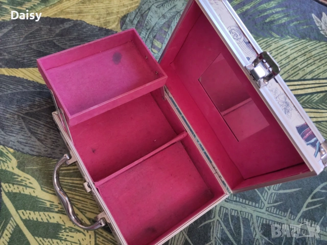 Кутия за бижута тип куфарче, десен "Париж", снимка 2 - Бижутерийни комплекти - 53082339