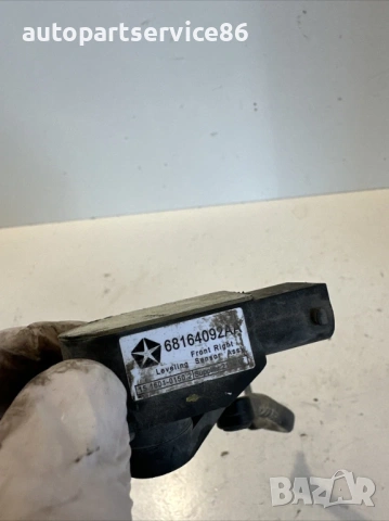 Преден десен сензор за нивото на височината за Jeep Grand Cherokee 3.0 CRD (2012) 68164092AA, снимка 2 - Части - 53512840