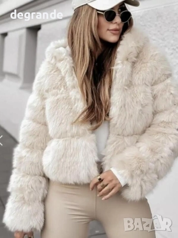 Бежово късо пухкаво палто с качулка