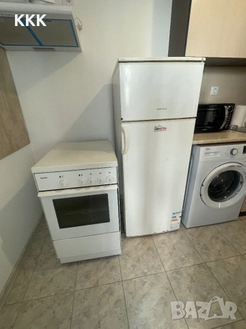 Хладилник Crown и готварска печка Сименс