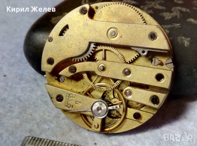 МЕХАНИЗЪМ от РЯДЪК СТАР МОДЕЛ ШВЕЙЦАРСКИ ДЖОБЕН ЧАСОВНИК с РИМСКИ ПОРЦЕЛАНОВ ЦИФЕРБЛАТ 49694, снимка 6 - Антикварни и старинни предмети - 48623585