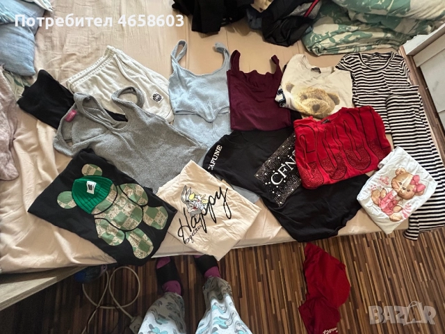 Дамски дрехи. 