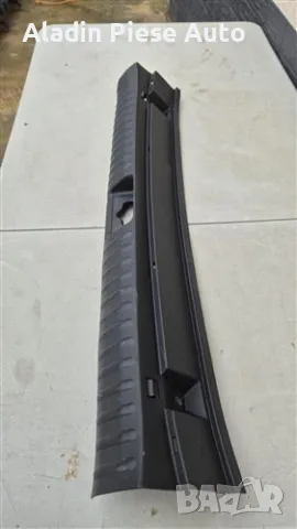 Kia Ceed багажник заден панел орнамент година 2018 2019 2020 2021 2022 2023 код 85771-J7300, 85771J7, снимка 2 - Аксесоари и консумативи - 48319505