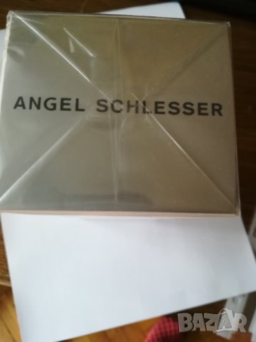 Продавам спрей за тяло Angel Schlesser Femme  200 мл., снимка 2 - Дамски парфюми - 39233947