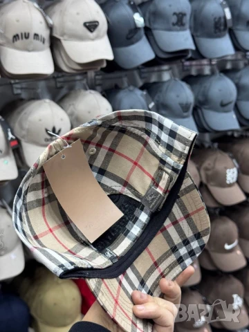 шапки с козирка burberry emporio armani louis vuitton , снимка 8 - Шапки - 50595347