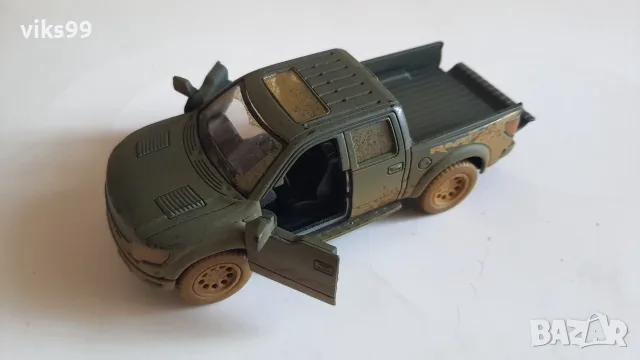 2013 Ford F-150 SVT Raptor SuperCrew - Мащаб 1:46 , снимка 2 - Колекции - 55854089