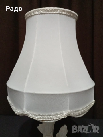 Красива бяла фигурална старинна лампа с абажур, снимка 4 - Настолни лампи - 53290946