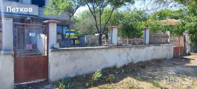 Продава парцел с двуетажна къща, снимка 5 - Парцели - 51443977