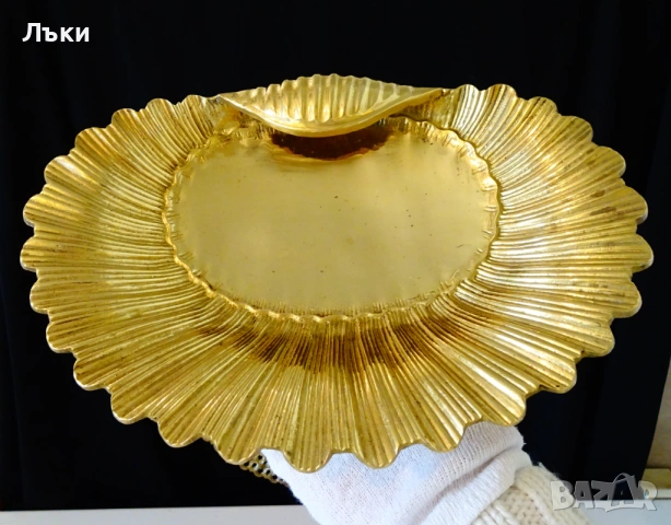 Бронзова фруктиера перлена мида,дебела позлата. 