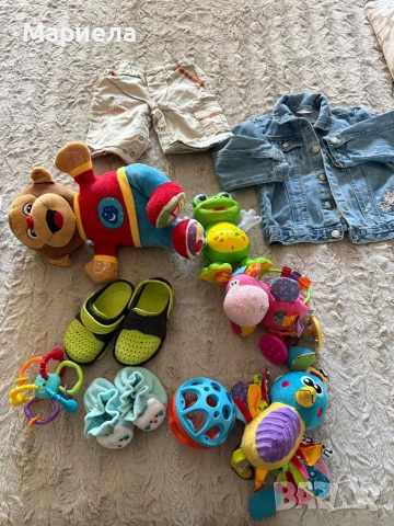 Бебешки играчки и дрехи,цена 15 лв.