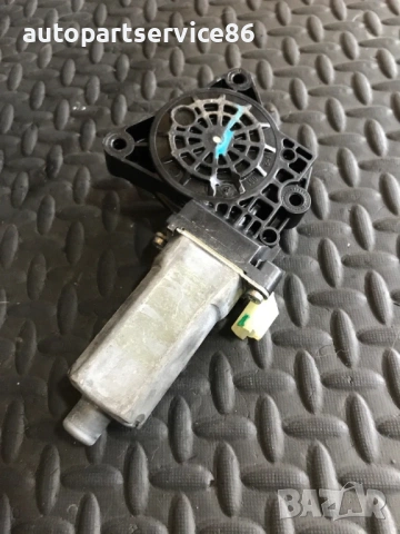 Мотор за стъкло на задна дясна врата за KIA Carens (2006-2011), снимка 3 - Части - 53453529