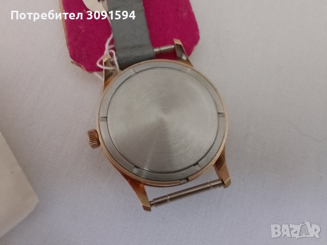 Ръчен часовник Восток 18 камака позлатен неизползван произведен през 1988г, снимка 3 - Антикварни и старинни предмети - 41395532