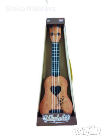 Играчка акустична китара със струни и перце,42см.