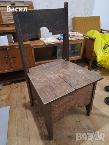 2 бр. Ретро стола запазени с релеф