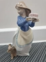 NAO Lladro статуетка 19см/НАО ЛАДРО испанска порцеланова фигура/момиче с торта и куче, снимка 2