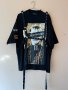 Широка тениска с черни ленти и уникален принт 🖤, снимка 1 - Тениски - 44269785