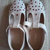 Офиц.обувки в бяло с камъчета, снимка 3 - Детски обувки - 42570674