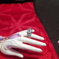 Изящен антикварен сребърен пръстен с сапфир- 3.90 грама- проба 925, снимка 1 - Антикварни и старинни предмети - 40800989