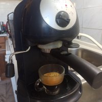 Кафемашина Делонги с ръкохватка с крема диск, работи отлично и прави хубаво кафе , снимка 4 - Кафемашини - 42416584