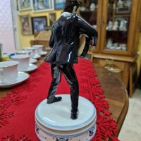 Уникална антикварна колекционерска порцеланова фигура статуетка Елвис Пресли, снимка 4 - Антикварни и старинни предмети - 41861464