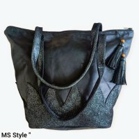 Дамска чанта от естествена кожа с пискюли , снимка 2 - Чанти - 41262042