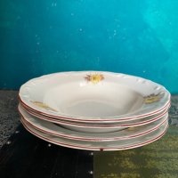Порцеланови чинии - 4 броя, на завод Изида., снимка 6 - Антикварни и старинни предмети - 42619747