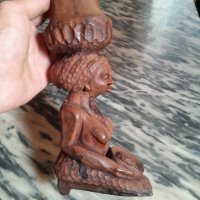 Продавам стара африканска дървена статуетка, снимка 1 - Антикварни и старинни предмети - 41346766
