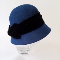 Елегантна дамска зимна шапка в син цвят, 100% вълна  , снимка 5 - Шапки - 38868594