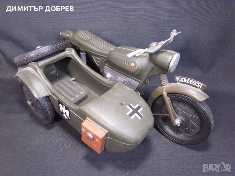 1/6 СТАРА ПЛАСТМАСОВА ИГРАЧКА МОТОР С КОШ BMW R75 WEHRMACHT, снимка 1