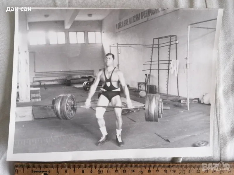 2 големи соц снимки медалист Владимир Савов Спартак Плевен , снимка 1